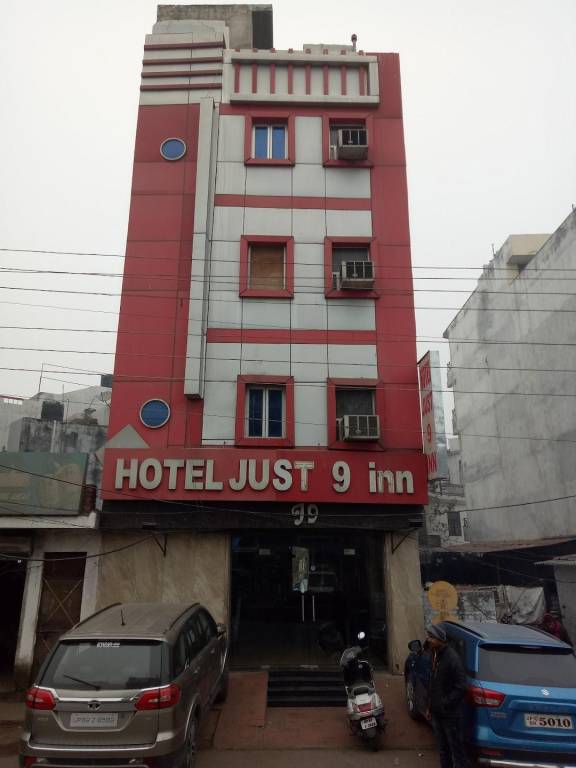 Hotel just 9 inn in Lucknow