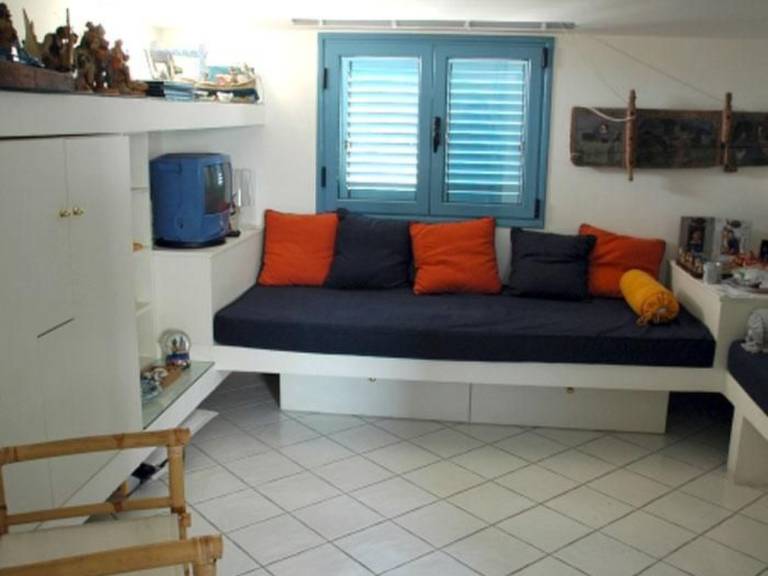 Rental apartment with patio & yard — photo 3