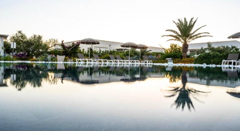 Family-friendly lovely serviced apartment with patio, pool & garden | Pets allowed in Otranto