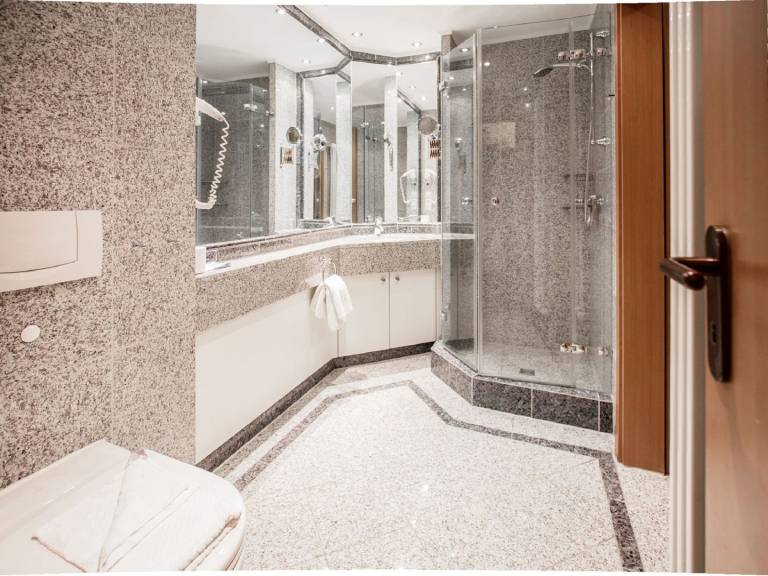 Komfortplus Ferienwohnung mit 1 Schlafzimmer und Balkon im Obergeschoss — photo 4