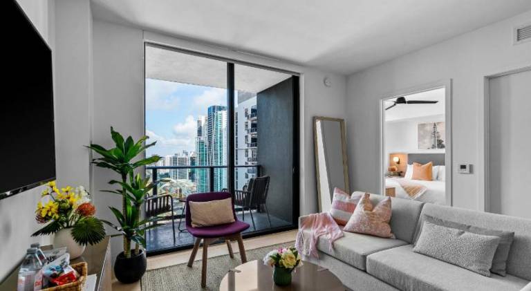 Holiday apartment with pool & jacuzzi | Close to Bayside Marketplace — photo 2