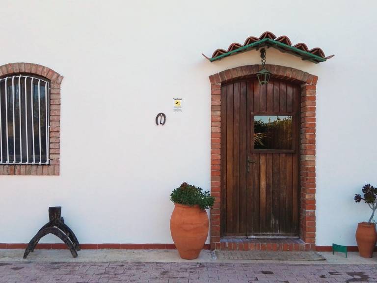 Fully equipped house with private pool, patio & yard | Pets allowed — photo 3