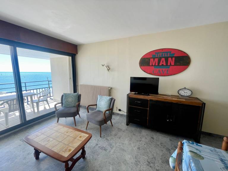Oceanfront T3 Apartment: Balcony, Sea Views, Central Beach Location, les Sables d'Olonne — photo 4
