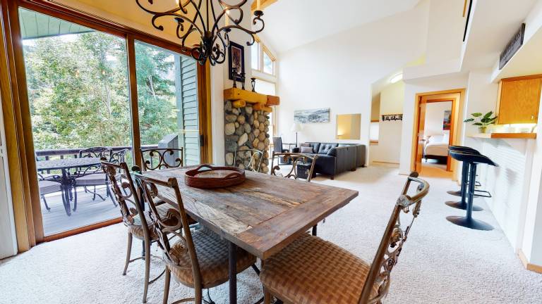 Snowcreek V 880 Great Views, Beautiful Complex Location, Bright with Private Washer Dryer — photo 2