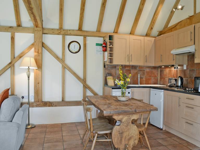 Family-friendly charming cottage with barbeque & yard | Pets are welcome — photo 4