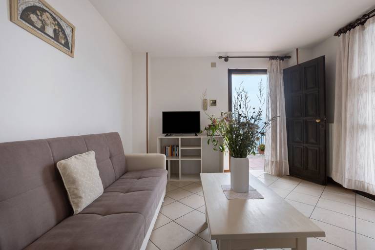 Nice apartment with terrace, yard & fast internet | City view | Dogs allowed — photo 4