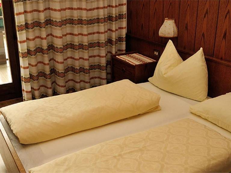 Ferienwohnung mit Hund in Ehrenburg, Pfalzen für max. 2 Personen Ferienwohnung mit Hund in Ehrenburg, Pfalzen für max. 2 Personen
