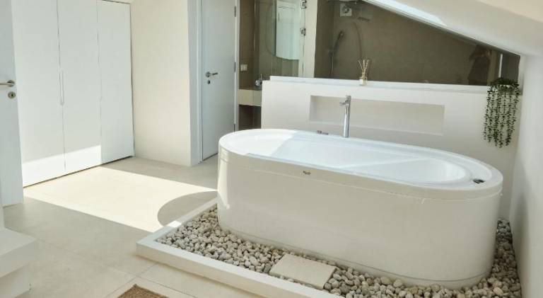 Villa with private pool, garden & jacuzzi | Good for workation — photo 2