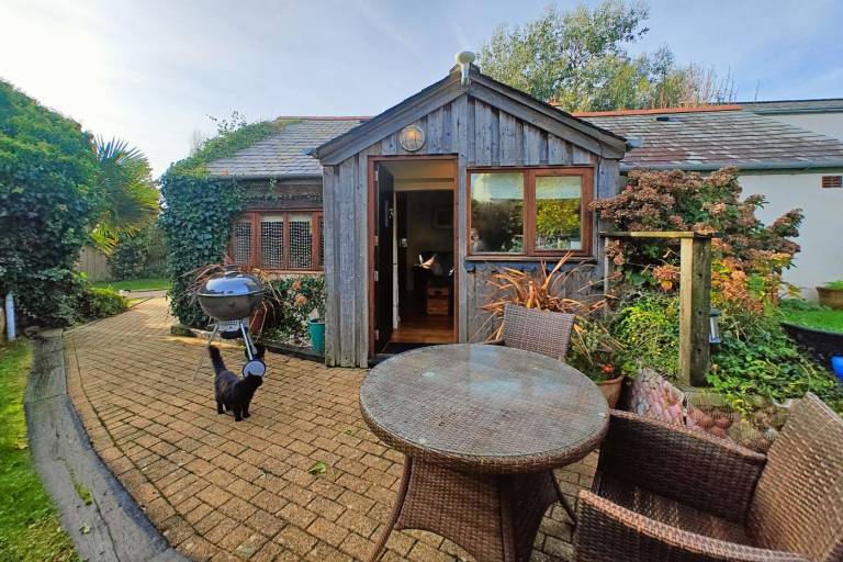 Cottage with grill & yard — photo 2