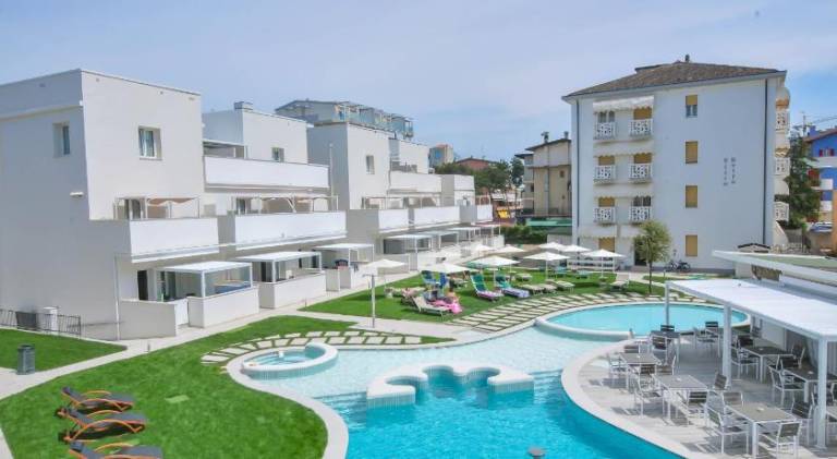 Nice serviced apartment with pool, terrace & sauna | Close to the beach | Pets allowed in Caorle