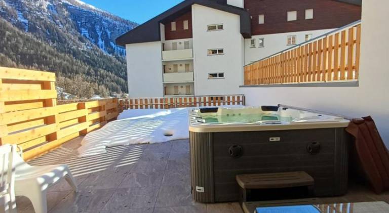 Spacieux appart - 2 chambres a coucher incl Jacuzzi Prive — photo 4