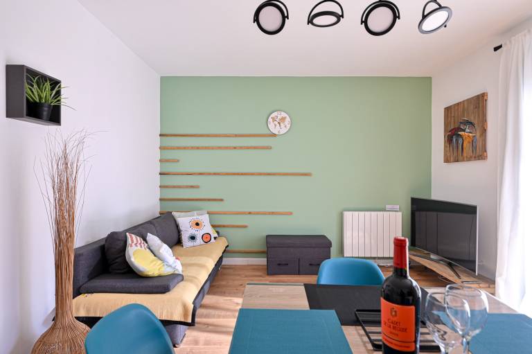 Le Cocoon Apartment with Terrace in Detached House — photo 2