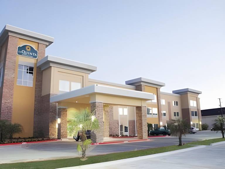 La Quinta Inn & Suites by Wyndham Beeville in Beeville, TX