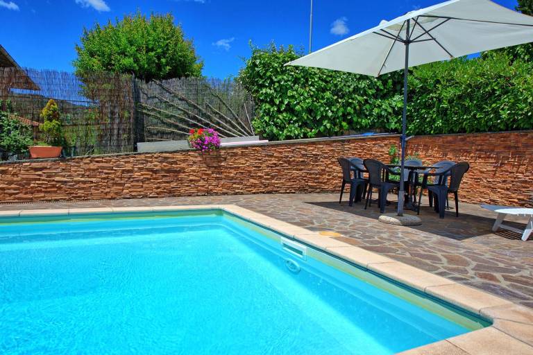 Villa with yard, barbeque & private pool — photo 5