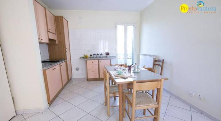 Rental apartment with 2 rooms for 5 persons in Pineto