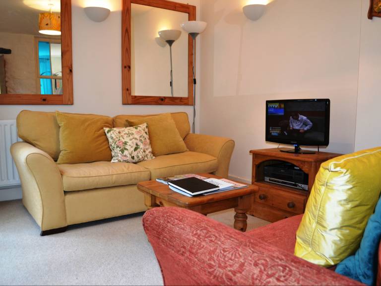 Child-friendly pleasant cottage with yard | Pet-friendly — photo 2