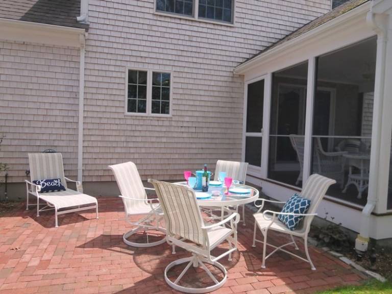 Family-oriented lovely vacation home with patio & BBQ | Suitable for remote work | Pets are welcome — photo 4