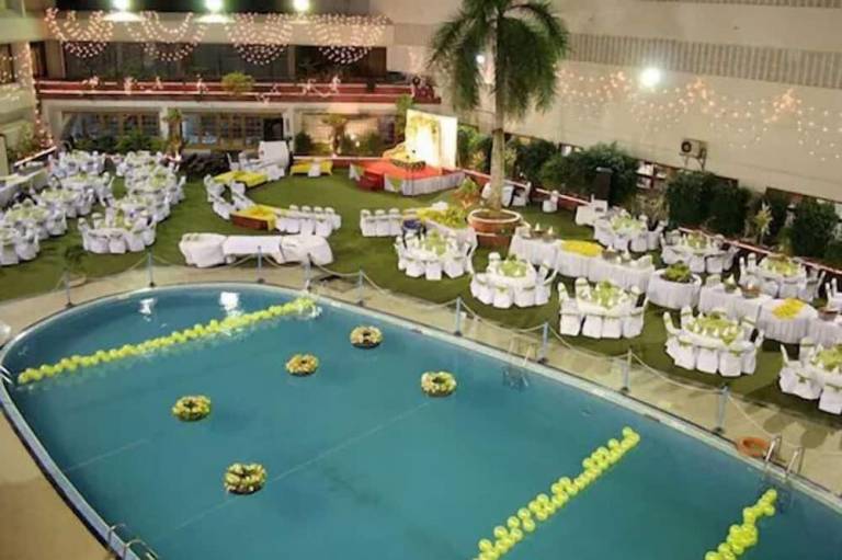 Regent Plaza Hotel & Convention Centre
