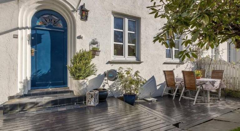 Holiday apartment with patio in Bergen