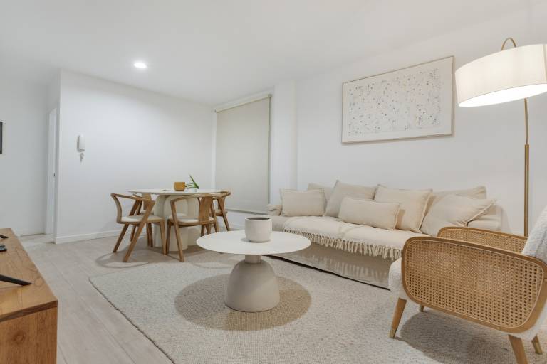 Apartment with grill & patio | Sea view — photo 4