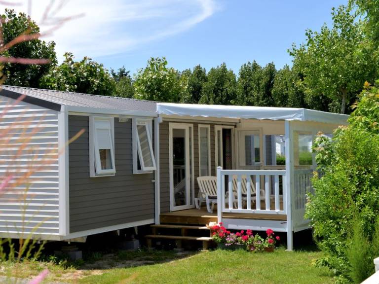 Mobile home with patio & heated pool — photo 4