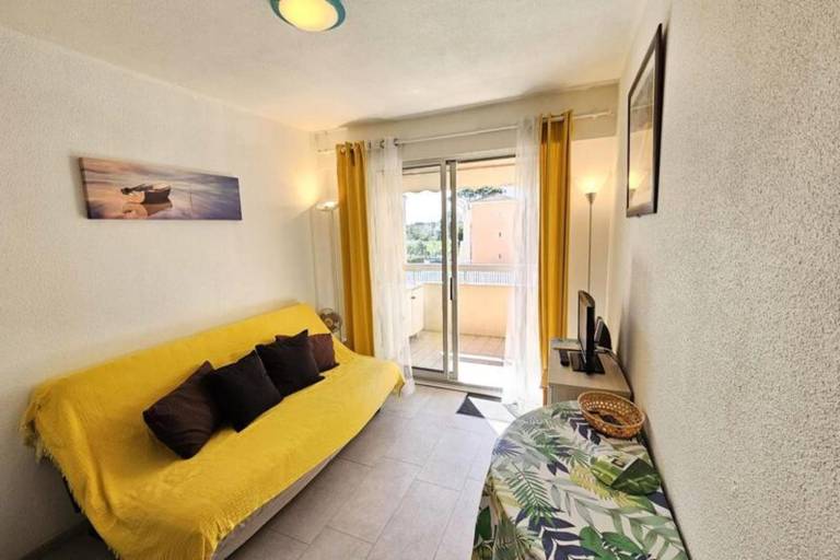 Rental apartment with pool & yard — photo 3