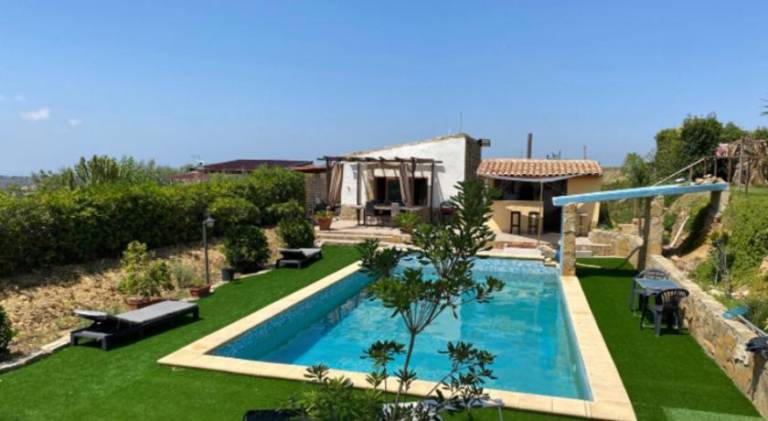 Bungalow with garden, terrace & pool | Pets allowed — photo 3