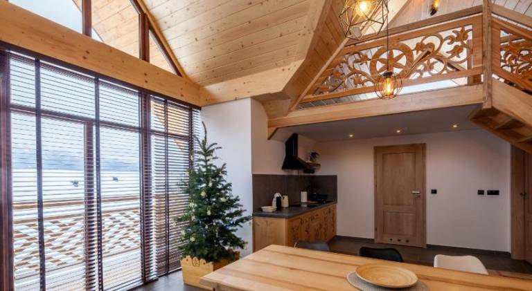 Chalet with BBQ, garden & patio — photo 5