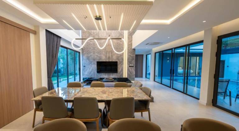 Villa with pool & jacuzzi — photo 4