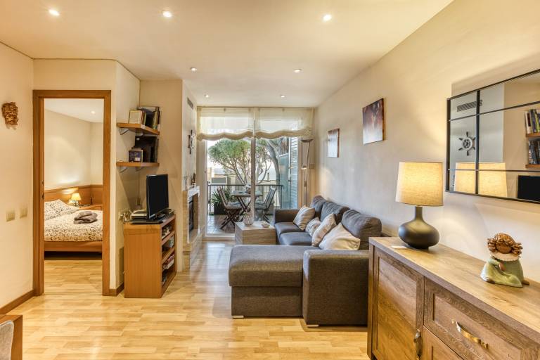 Apartment with yard, patio & fast internet | Beach view — photo 3