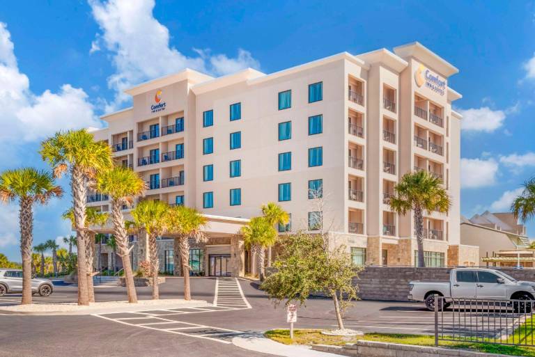 Comfort Inn & Suites Gulf Shores East Beach near Gulf State Park in Gulf Shores, AL