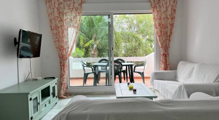Holiday apartment with pool — photo 2