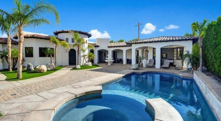 Fully equipped villa with jacuzzi, pool & barbeque | Pet-friendly in Palm Springs, CA