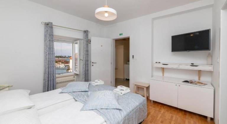 Serviced apartment for 3 persons in Supetar
