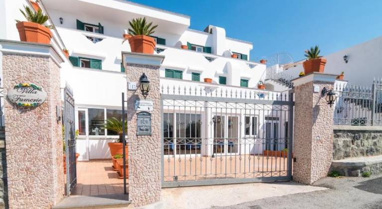 Hotel Villa Fumerie. in Serrara Fontana