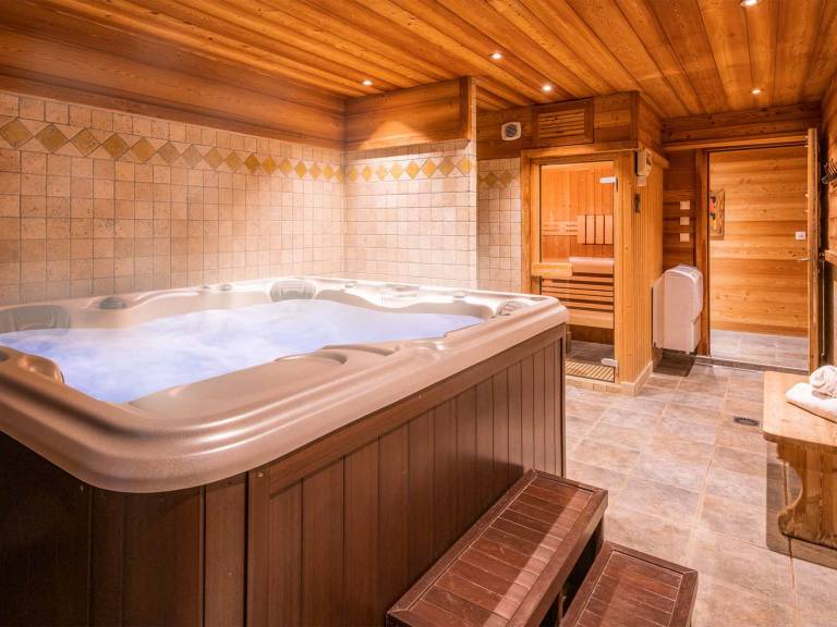 Vacation home with sauna & hot tub — photo 5