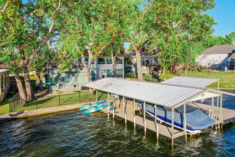 Waterfront Home Fenced Yard Wet Slip Pet Friendly — photo 4