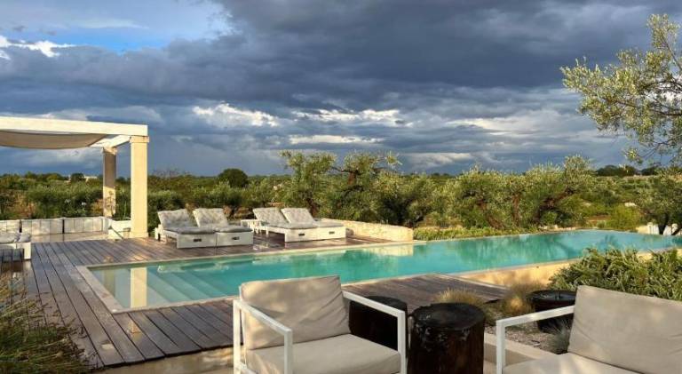 Villa with pool — photo 2