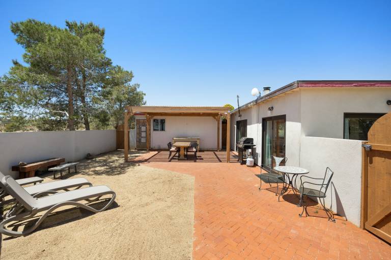 Family-friendly vacation home with barbeque | Mountain view | Pets allowed — photo 4