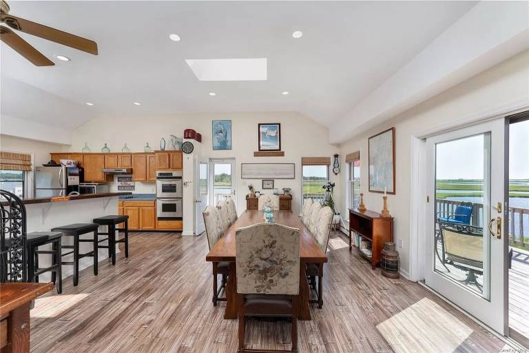 House Mastic Beach