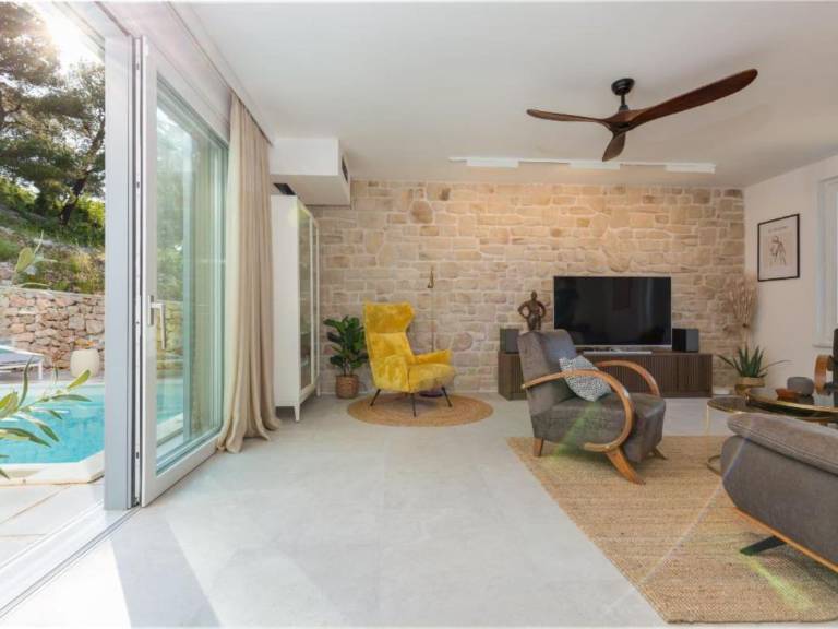 Villa with pool, terrace & garden | Pet-friendly in Vodice