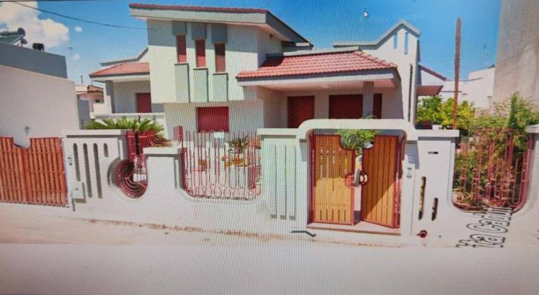 House with terrace, barbecue & yard in Gagliano del Capo