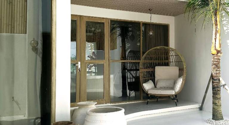 Villa with jacuzzi, pool & patio — photo 3