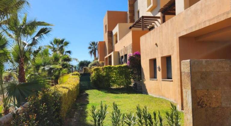 BAJO con JARDIN PROPIO EN VALLE DEL ESTE GOLF! — photo 3