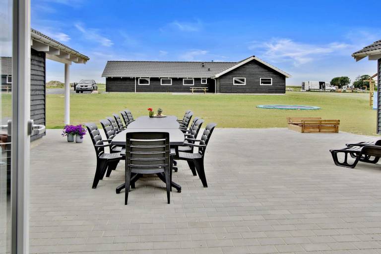 Vacation home with sauna, yard & patio — photo 3