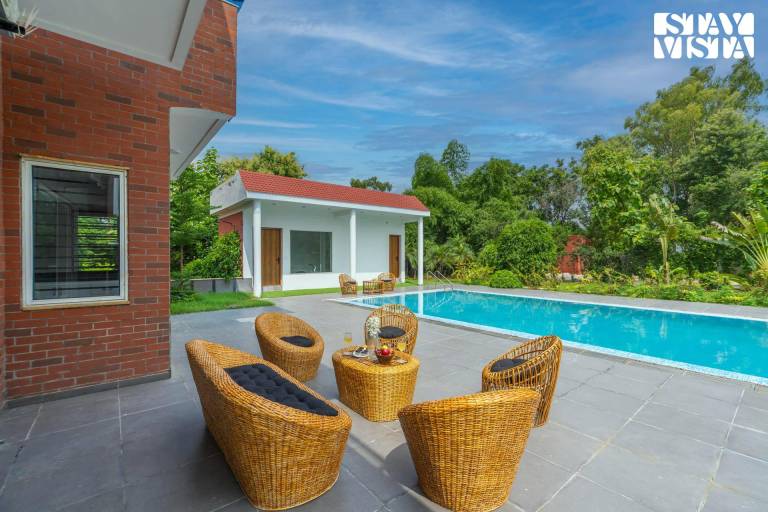 Villa with private pool & garden — photo 4