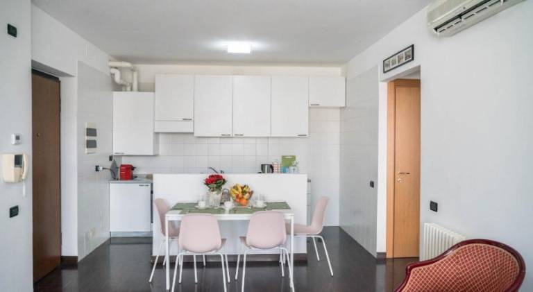 Rental apartment with terrace | Next to Via Giuseppe Garibaldi — photo 2