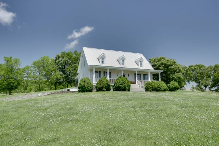 Spacious Rural Getaway in Lexington w/ Deck! in Al