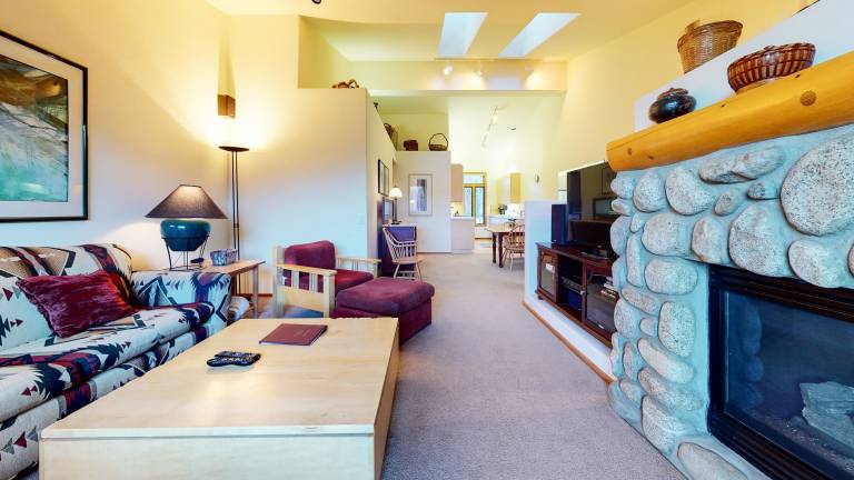 Snowcreek V 933 Bright and Spacious, Private BBQ, Washer Dryer, Pet-Friendly — photo 5