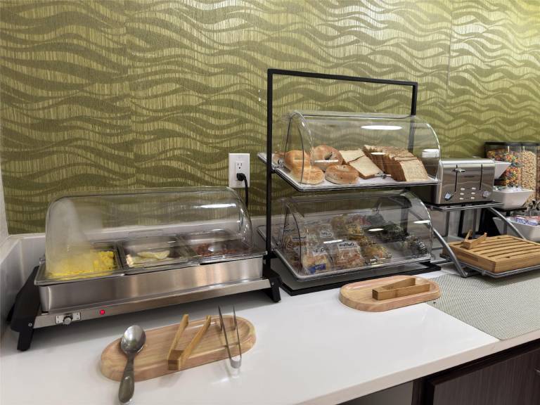 SureStay Plus by Best Western Alamogordo White Sands — photo 2